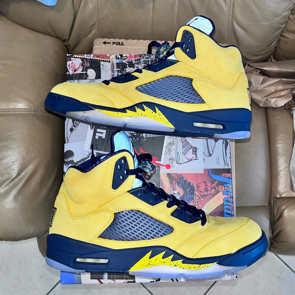 Air Jordan Retro 5 Michigan Yellow Blue Mens Sneakers